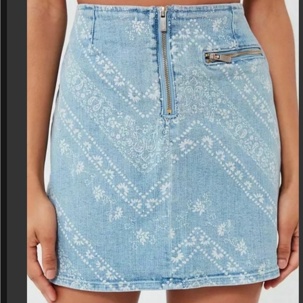 Urban Outfitters BDG Floral Geometric Blue Denim ,Pockets Mini Skirt Jean Size 4